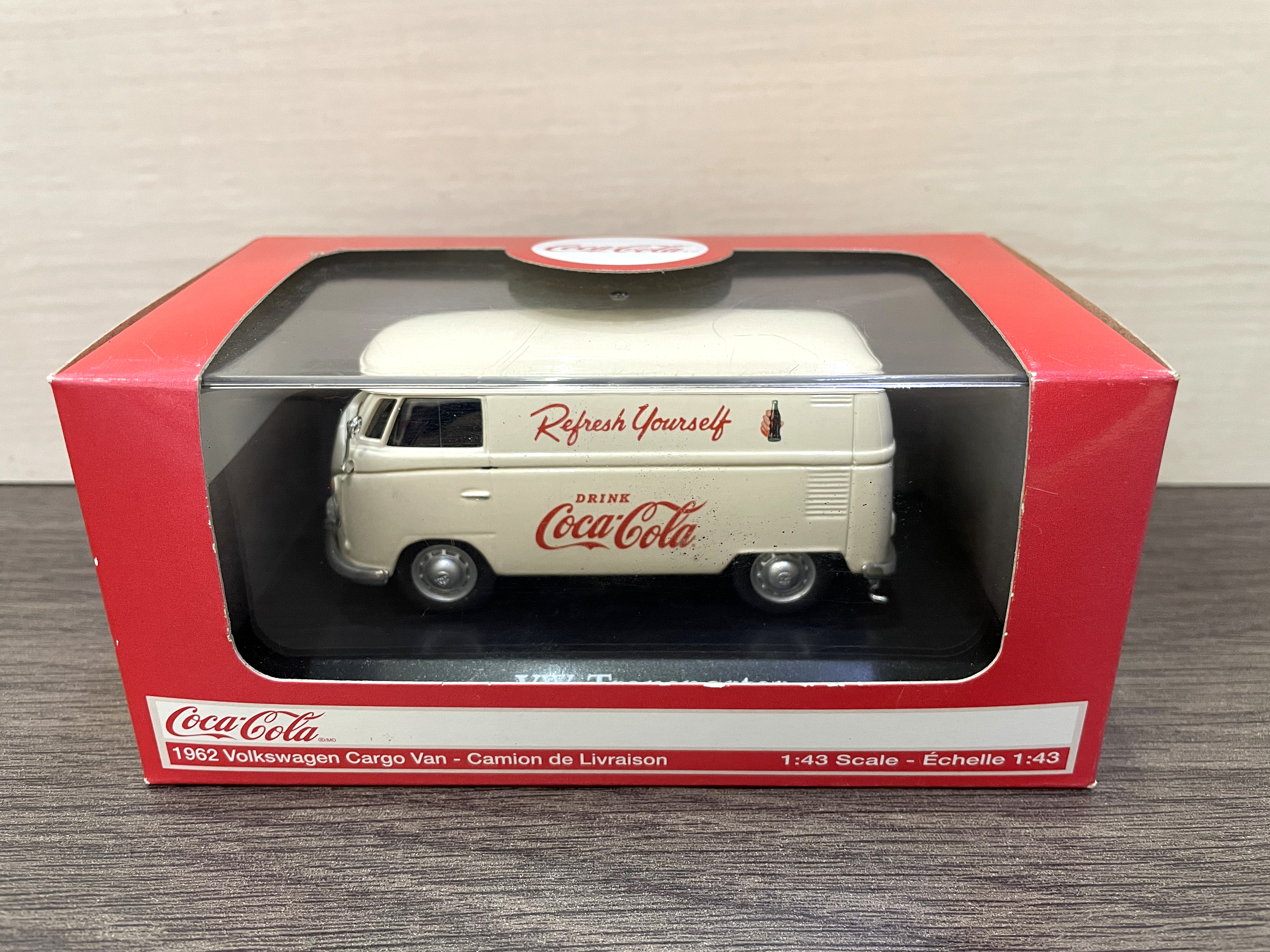 【COCA-COLA・コカコーラ】　1962　VWカーゴ　バン　クリーム　1/43